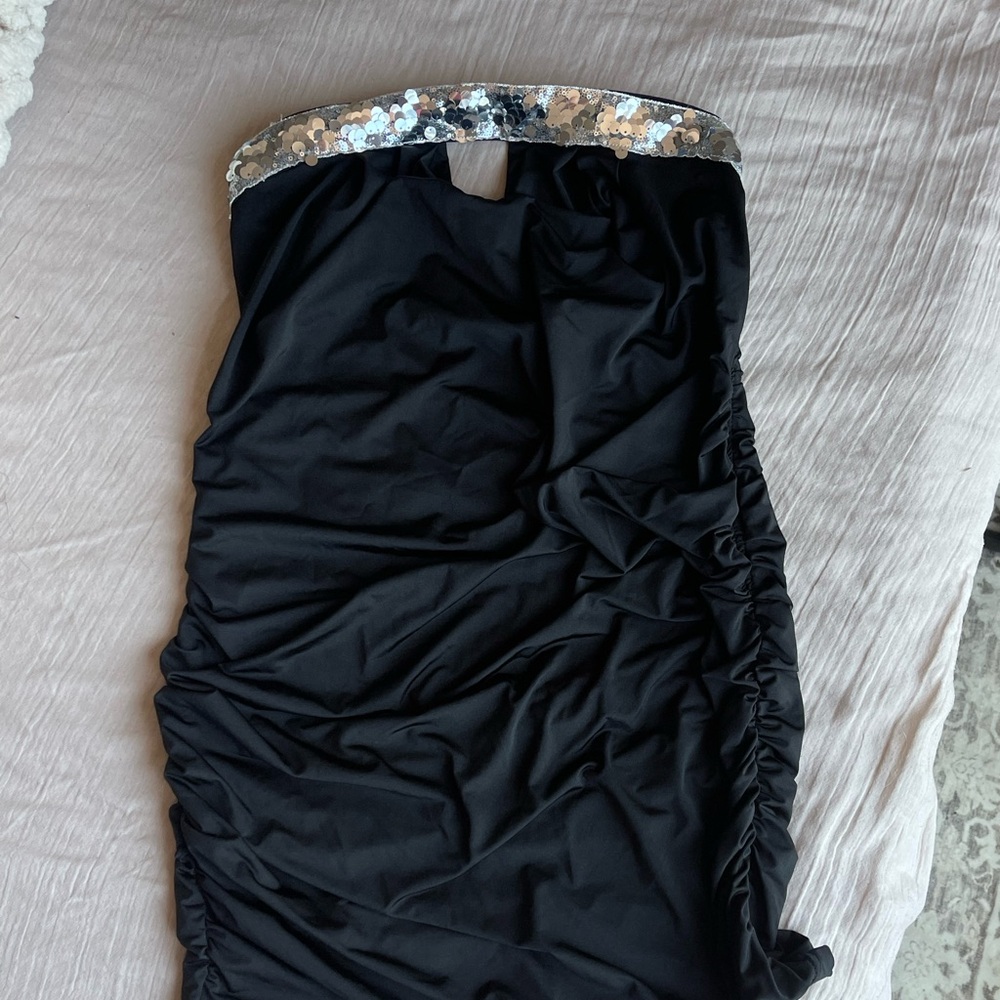 Elegant Black Sequin Strapless Dress